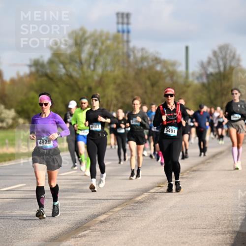 12.04.2026 - 45. Internationalen Wilhelmsburger Insellauf Dr. Thomas Lammeyer http://msf.ph/oto/9434479 12.04.2026 09:21:22 Laufen 88, 4929, 4101, 5491 meine-sportfotos.de