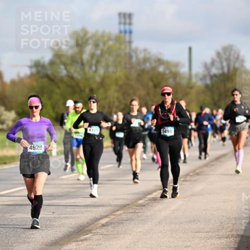 12.04.2026 - 45. Internationalen Wilhelmsburger Insellauf Dr. Thomas Lammeyer http://msf.ph/oto/9434482 12.04.2026 09:21:22 Laufen 4929, 5491, 4101 meine-sportfotos.de