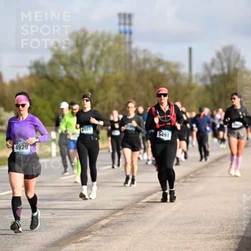 12.04.2026 - 45. Internationalen Wilhelmsburger Insellauf Dr. Thomas Lammeyer http://msf.ph/oto/9434484 12.04.2026 09:21:23 Laufen 4929, 4101, 5491 meine-sportfotos.de
