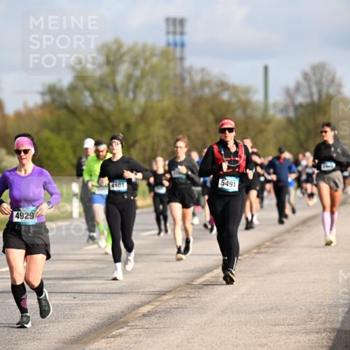 12.04.2026 - 45. Internationalen Wilhelmsburger Insellauf Dr. Thomas Lammeyer http://msf.ph/oto/9434485 12.04.2026 09:21:23 Laufen 4929, 4101, 5491 meine-sportfotos.de