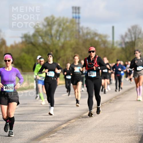 12.04.2026 - 45. Internationalen Wilhelmsburger Insellauf Dr. Thomas Lammeyer http://msf.ph/oto/9434486 12.04.2026 09:21:23 Laufen 4929, 4101, 5491 meine-sportfotos.de