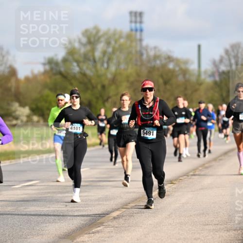 12.04.2026 - 45. Internationalen Wilhelmsburger Insellauf Dr. Thomas Lammeyer http://msf.ph/oto/9434489 12.04.2026 09:21:24 Laufen 4929, 4101, 5491, 244 meine-sportfotos.de