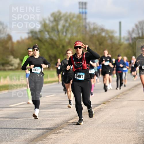 12.04.2026 - 45. Internationalen Wilhelmsburger Insellauf Dr. Thomas Lammeyer http://msf.ph/oto/9434494 12.04.2026 09:21:24 Laufen 929, 4101, 5491, 2449 meine-sportfotos.de