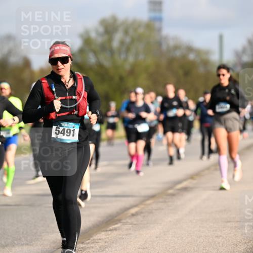 12.04.2026 - 45. Internationalen Wilhelmsburger Insellauf Dr. Thomas Lammeyer http://msf.ph/oto/9434504 12.04.2026 09:21:27 Laufen 4101, 5491 meine-sportfotos.de
