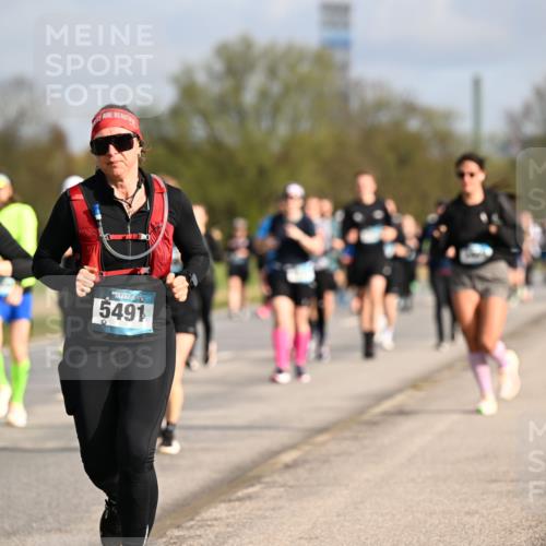 12.04.2026 - 45. Internationalen Wilhelmsburger Insellauf Dr. Thomas Lammeyer http://msf.ph/oto/9434505 12.04.2026 09:21:27 Laufen 4101, 5491 meine-sportfotos.de