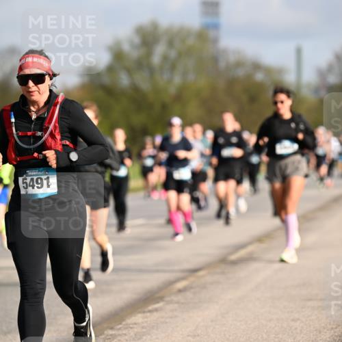 12.04.2026 - 45. Internationalen Wilhelmsburger Insellauf Dr. Thomas Lammeyer http://msf.ph/oto/9434507 12.04.2026 09:21:27 Laufen 4101, 491 meine-sportfotos.de