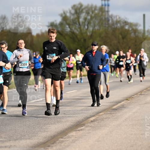 12.04.2026 - 45. Internationalen Wilhelmsburger Insellauf Dr. Thomas Lammeyer http://msf.ph/oto/9434539 12.04.2026 09:21:33 Laufen 4630, 2355, 2746 meine-sportfotos.de