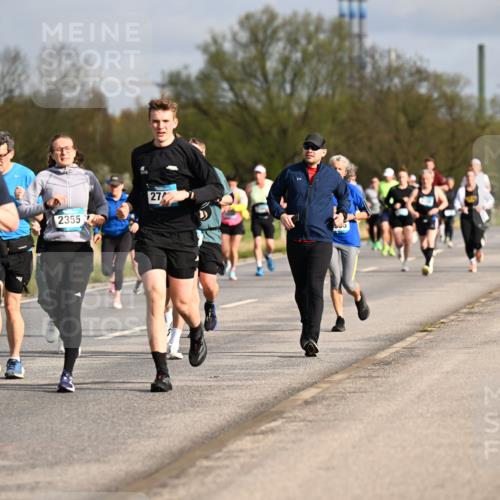 12.04.2026 - 45. Internationalen Wilhelmsburger Insellauf Dr. Thomas Lammeyer http://msf.ph/oto/9434540 12.04.2026 09:21:33 Laufen 4630, 2355, 27 meine-sportfotos.de
