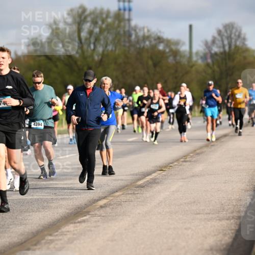 12.04.2026 - 45. Internationalen Wilhelmsburger Insellauf Dr. Thomas Lammeyer http://msf.ph/oto/9434546 12.04.2026 09:21:34 Laufen 2355, 274, 4394 meine-sportfotos.de