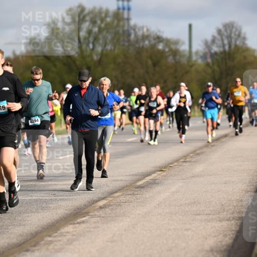12.04.2026 - 45. Internationalen Wilhelmsburger Insellauf Dr. Thomas Lammeyer http://msf.ph/oto/9434547 12.04.2026 09:21:34 Laufen 55, 2746, 4394 meine-sportfotos.de