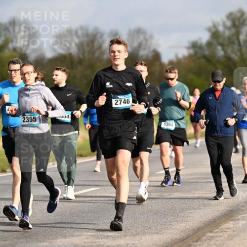 12.04.2026 - 45. Internationalen Wilhelmsburger Insellauf Dr. Thomas Lammeyer http://msf.ph/oto/9434551 12.04.2026 09:21:35 Laufen 1630, 2355, 54, 2746, 4394, 585 meine-sportfotos.de