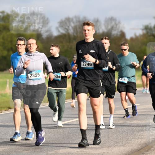 12.04.2026 - 45. Internationalen Wilhelmsburger Insellauf Dr. Thomas Lammeyer http://msf.ph/oto/9434553 12.04.2026 09:21:35 Laufen 2355, 554, 4630, 2746, 4394, 4585 meine-sportfotos.de