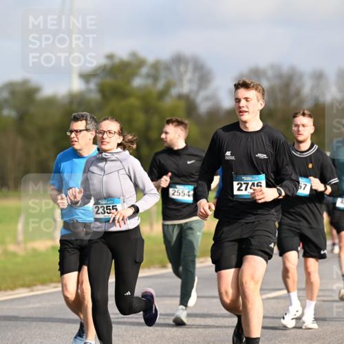 12.04.2026 - 45. Internationalen Wilhelmsburger Insellauf Dr. Thomas Lammeyer http://msf.ph/oto/9434555 12.04.2026 09:21:36 Laufen 30, 2355, 2554, 2746, 1194 meine-sportfotos.de