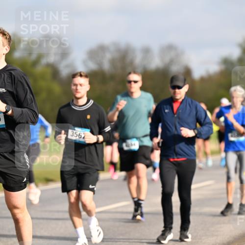 12.04.2026 - 45. Internationalen Wilhelmsburger Insellauf Dr. Thomas Lammeyer http://msf.ph/oto/9434560 12.04.2026 09:21:37 Laufen 2746, 3567 meine-sportfotos.de