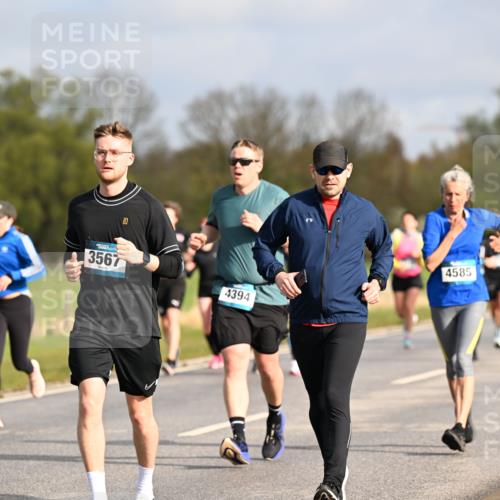 12.04.2026 - 45. Internationalen Wilhelmsburger Insellauf Dr. Thomas Lammeyer http://msf.ph/oto/9434562 12.04.2026 09:21:37 Laufen 746, 3567, 4394, 4585 meine-sportfotos.de