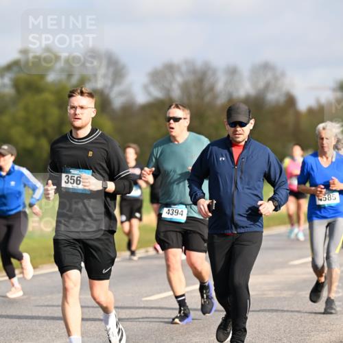 12.04.2026 - 45. Internationalen Wilhelmsburger Insellauf Dr. Thomas Lammeyer http://msf.ph/oto/9434563 12.04.2026 09:21:37 Laufen 14, 356, 585, 4394 meine-sportfotos.de