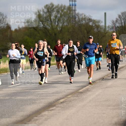 12.04.2026 - 45. Internationalen Wilhelmsburger Insellauf Dr. Thomas Lammeyer http://msf.ph/oto/9434580 12.04.2026 09:21:41 Laufen 2376, 4714, 2308, 4338, 4389, 3349, 3332, 16 meine-sportfotos.de
