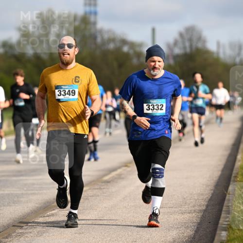 12.04.2026 - 45. Internationalen Wilhelmsburger Insellauf Dr. Thomas Lammeyer http://msf.ph/oto/9434613 12.04.2026 09:21:47 Laufen 4389, 3349, 3332 meine-sportfotos.de