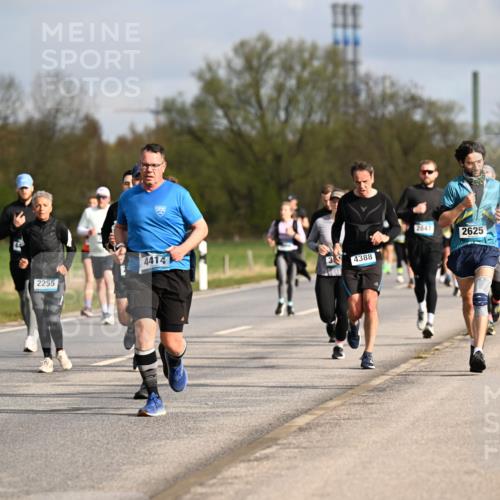12.04.2026 - 45. Internationalen Wilhelmsburger Insellauf Dr. Thomas Lammeyer http://msf.ph/oto/9434635 12.04.2026 09:21:51 Laufen 283, 4539, 4414, 3, 2255, 4388, 2847, 2625 meine-sportfotos.de