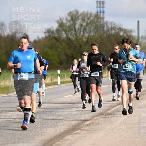 12.04.2026 - 45. Internationalen Wilhelmsburger Insellauf Dr. Thomas Lammeyer http://msf.ph/oto/9434637 12.04.2026 09:21:52 Laufen 4414, 39, 4388, 2255, 2847, 2625 meine-sportfotos.de
