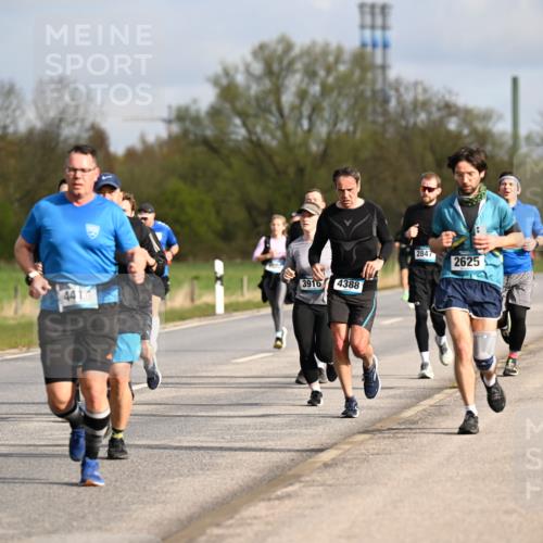 12.04.2026 - 45. Internationalen Wilhelmsburger Insellauf Dr. Thomas Lammeyer http://msf.ph/oto/9434638 12.04.2026 09:21:53 Laufen 3916, 4414, 2255, 4388, 2847, 2625 meine-sportfotos.de