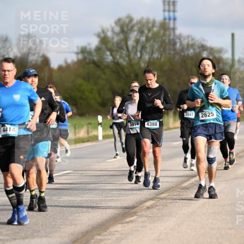 12.04.2026 - 45. Internationalen Wilhelmsburger Insellauf Dr. Thomas Lammeyer http://msf.ph/oto/9434639 12.04.2026 09:21:53 Laufen 52, 3916, 4388, 4414, 2255, 2847, 2625 meine-sportfotos.de