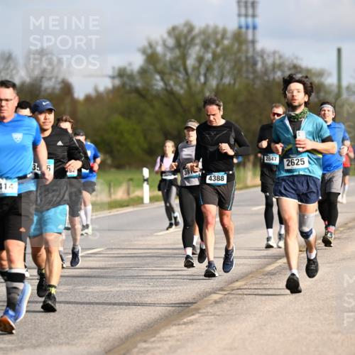 12.04.2026 - 45. Internationalen Wilhelmsburger Insellauf Dr. Thomas Lammeyer http://msf.ph/oto/9434640 12.04.2026 09:21:53 Laufen 2255, 4414, 35, 6, 382, 39, 4388, 2847, 2625 meine-sportfotos.de