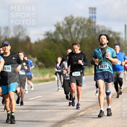 12.04.2026 - 45. Internationalen Wilhelmsburger Insellauf Dr. Thomas Lammeyer http://msf.ph/oto/9434642 12.04.2026 09:21:54 Laufen 2, 4414, 3576, 4352, 4388, 2625 meine-sportfotos.de