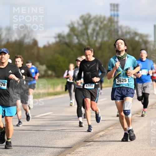 12.04.2026 - 45. Internationalen Wilhelmsburger Insellauf Dr. Thomas Lammeyer http://msf.ph/oto/9434644 12.04.2026 09:21:54 Laufen 4414, 3576, 4388, 2625, 3172 meine-sportfotos.de