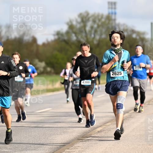 12.04.2026 - 45. Internationalen Wilhelmsburger Insellauf Dr. Thomas Lammeyer http://msf.ph/oto/9434645 12.04.2026 09:21:54 Laufen 14, 3576, 391, 4388, 2625 meine-sportfotos.de