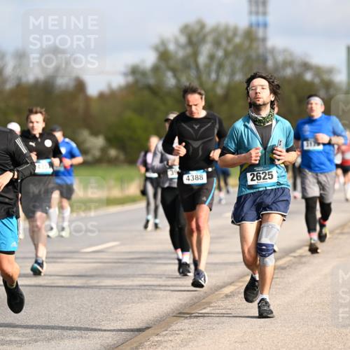 12.04.2026 - 45. Internationalen Wilhelmsburger Insellauf Dr. Thomas Lammeyer http://msf.ph/oto/9434646 12.04.2026 09:21:54 Laufen 3576, 435, 4388, 2625 meine-sportfotos.de