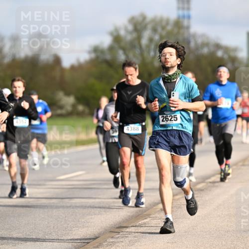 12.04.2026 - 45. Internationalen Wilhelmsburger Insellauf Dr. Thomas Lammeyer http://msf.ph/oto/9434648 12.04.2026 09:21:54 Laufen 576, 4388, 2625 meine-sportfotos.de