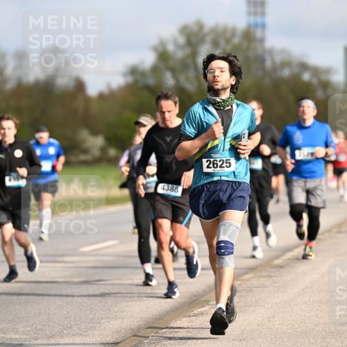 12.04.2026 - 45. Internationalen Wilhelmsburger Insellauf Dr. Thomas Lammeyer http://msf.ph/oto/9434650 12.04.2026 09:21:55 Laufen 3576, 4388, 2625 meine-sportfotos.de