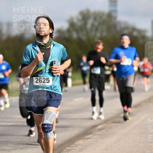 12.04.2026 - 45. Internationalen Wilhelmsburger Insellauf Dr. Thomas Lammeyer http://msf.ph/oto/9434656 12.04.2026 09:21:56 Laufen 2625 meine-sportfotos.de