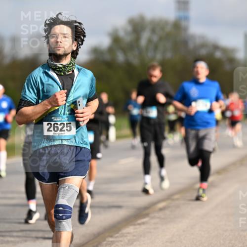 12.04.2026 - 45. Internationalen Wilhelmsburger Insellauf Dr. Thomas Lammeyer http://msf.ph/oto/9434657 12.04.2026 09:21:56 Laufen 2625 meine-sportfotos.de
