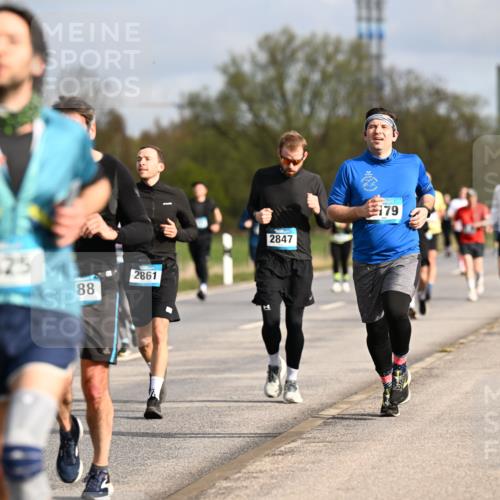 12.04.2026 - 45. Internationalen Wilhelmsburger Insellauf Dr. Thomas Lammeyer http://msf.ph/oto/9434659 12.04.2026 09:21:57 Laufen 2825, 88, 2861, 2847, 179 meine-sportfotos.de