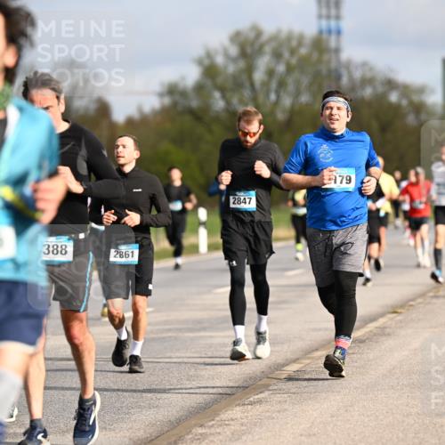 12.04.2026 - 45. Internationalen Wilhelmsburger Insellauf Dr. Thomas Lammeyer http://msf.ph/oto/9434660 12.04.2026 09:21:57 Laufen 2625, 388, 2861, 2847, 179 meine-sportfotos.de