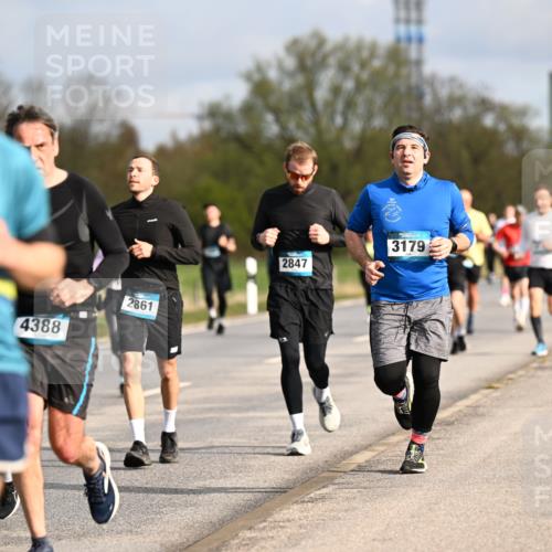 12.04.2026 - 45. Internationalen Wilhelmsburger Insellauf Dr. Thomas Lammeyer http://msf.ph/oto/9434661 12.04.2026 09:21:57 Laufen 2625, 4388, 2861, 2847, 3179 meine-sportfotos.de