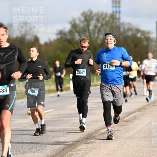 12.04.2026 - 45. Internationalen Wilhelmsburger Insellauf Dr. Thomas Lammeyer http://msf.ph/oto/9434663 12.04.2026 09:21:57 Laufen 916, 4388, 2861, 2847, 3179 meine-sportfotos.de