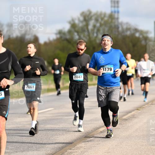 12.04.2026 - 45. Internationalen Wilhelmsburger Insellauf Dr. Thomas Lammeyer http://msf.ph/oto/9434664 12.04.2026 09:21:57 Laufen 3, 2861, 4388, 2847, 3179 meine-sportfotos.de