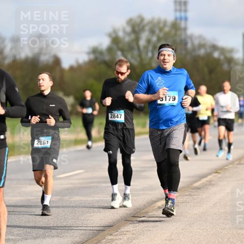 12.04.2026 - 45. Internationalen Wilhelmsburger Insellauf Dr. Thomas Lammeyer http://msf.ph/oto/9434665 12.04.2026 09:21:58 Laufen 391, 4388, 2861, 2847, 3179 meine-sportfotos.de