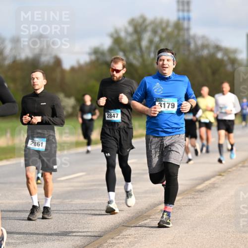 12.04.2026 - 45. Internationalen Wilhelmsburger Insellauf Dr. Thomas Lammeyer http://msf.ph/oto/9434666 12.04.2026 09:21:58 Laufen 16, 4388, 2861, 2847, 3179 meine-sportfotos.de