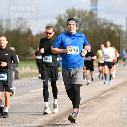 12.04.2026 - 45. Internationalen Wilhelmsburger Insellauf Dr. Thomas Lammeyer http://msf.ph/oto/9434671 12.04.2026 09:21:58 Laufen 2861, 2847, 179 meine-sportfotos.de