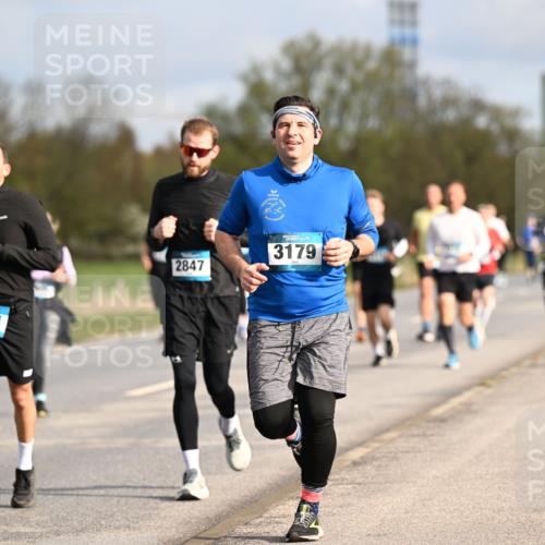 12.04.2026 - 45. Internationalen Wilhelmsburger Insellauf Dr. Thomas Lammeyer http://msf.ph/oto/9434672 12.04.2026 09:21:58 Laufen 2861, 2847, 3179 meine-sportfotos.de