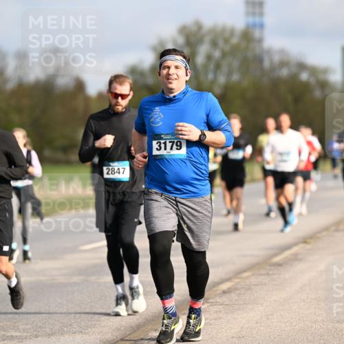 12.04.2026 - 45. Internationalen Wilhelmsburger Insellauf Dr. Thomas Lammeyer http://msf.ph/oto/9434673 12.04.2026 09:21:59 Laufen 2861, 2847, 3179 meine-sportfotos.de