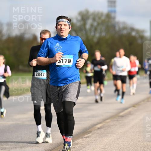 12.04.2026 - 45. Internationalen Wilhelmsburger Insellauf Dr. Thomas Lammeyer http://msf.ph/oto/9434676 12.04.2026 09:21:59 Laufen 2861, 2847, 3179 meine-sportfotos.de