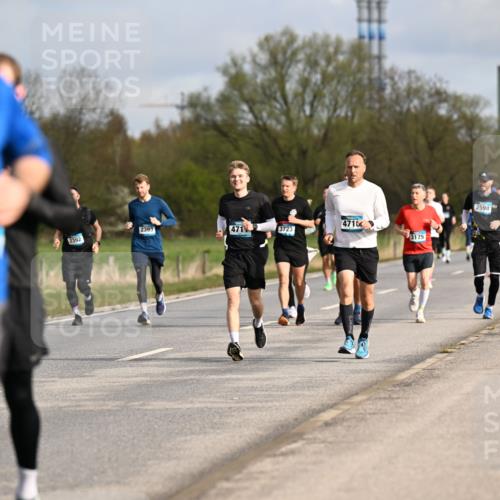 12.04.2026 - 45. Internationalen Wilhelmsburger Insellauf Dr. Thomas Lammeyer http://msf.ph/oto/9434685 12.04.2026 09:22:01 Laufen 4716, 2393, 471, 3723, 2392, 3175, 2598 meine-sportfotos.de