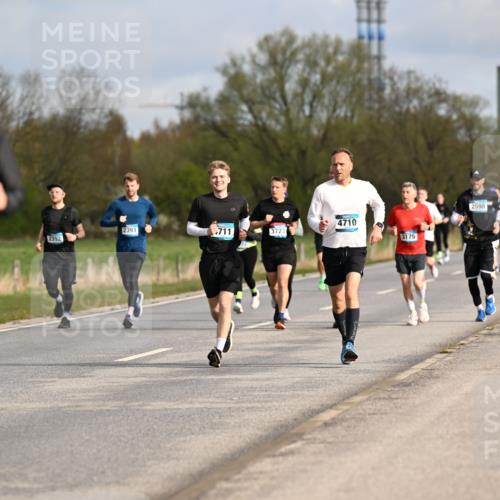 12.04.2026 - 45. Internationalen Wilhelmsburger Insellauf Dr. Thomas Lammeyer http://msf.ph/oto/9434688 12.04.2026 09:22:01 Laufen 4710, 2393, 711, 3723, 2847, 2392, 3175, 2598 meine-sportfotos.de