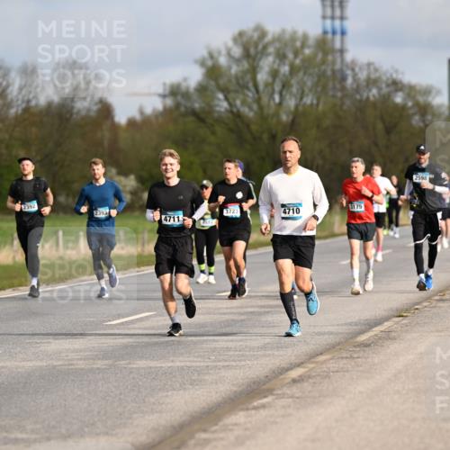 12.04.2026 - 45. Internationalen Wilhelmsburger Insellauf Dr. Thomas Lammeyer http://msf.ph/oto/9434692 12.04.2026 09:22:01 Laufen 2392, 2393, 3723, 4710, 3175, 4711, 1517, 2598 meine-sportfotos.de