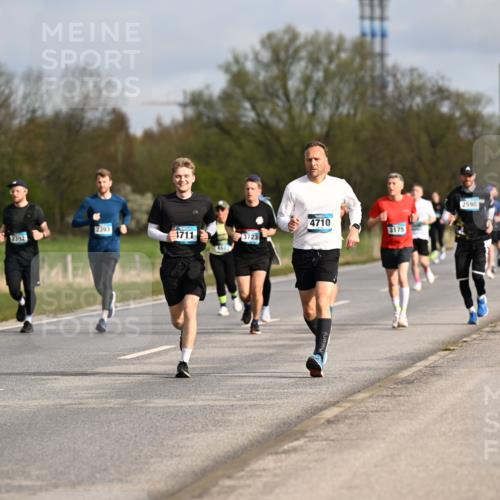 12.04.2026 - 45. Internationalen Wilhelmsburger Insellauf Dr. Thomas Lammeyer http://msf.ph/oto/9434694 12.04.2026 09:22:02 Laufen 2393, 2392, 1711, 3723, 4710, 3175, 2598 meine-sportfotos.de